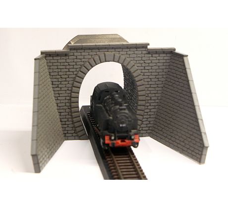 Tunelový portál jednokolejný, NEM102, s opěrnými zdmi