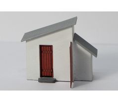 Dřevník ze zastávky Roztoky-Žalov (StEG)